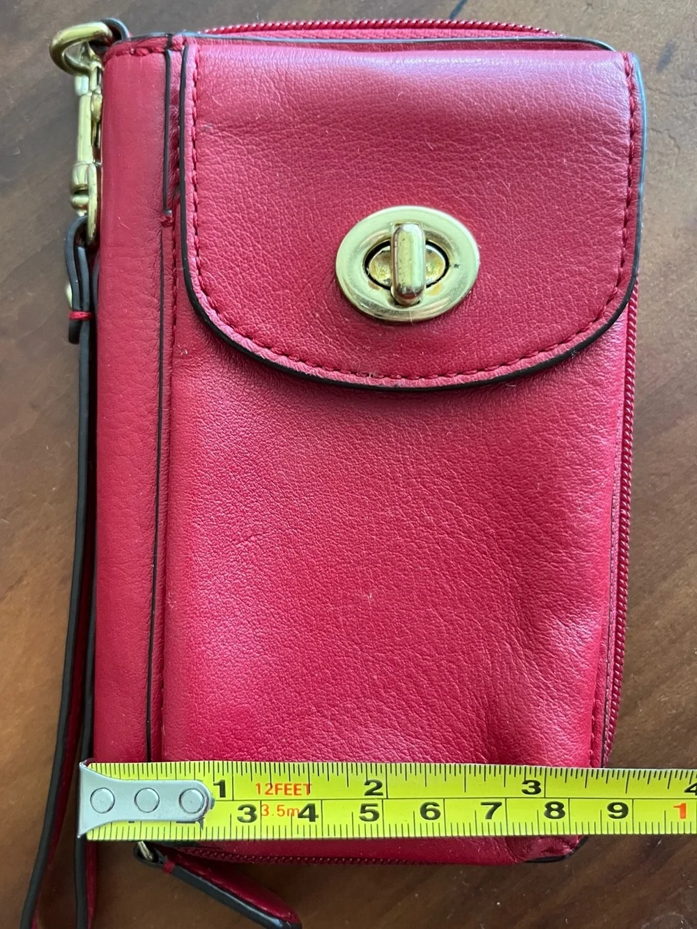 🌸Vintage Coach Red Turnlock Wristlet